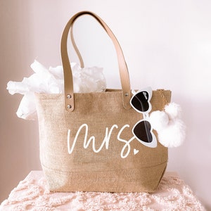 Mrs Straw Bag Bride Bag Bride Gift Bag Honeymoon Tote Bag Mrs Jute Bag Bridal Shower Gift (EB3330MRSH)