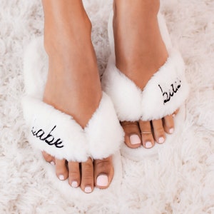 SZELT Women's Fuzzy Fluffy Furry Fur Slippers Open Toe Comfy Anti-Slip House  Shoes Slippers Indoor Outdoor (8, Black+White) price in UAE,  UAE