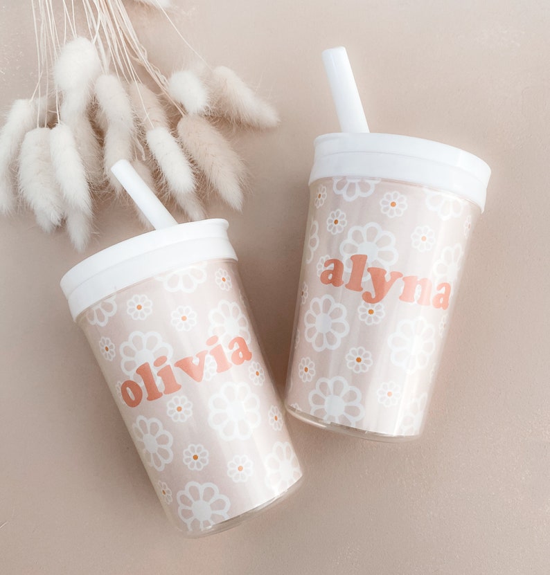 The left flower girl cup with the name Olivia and the right flower girl cup with the name Alyna