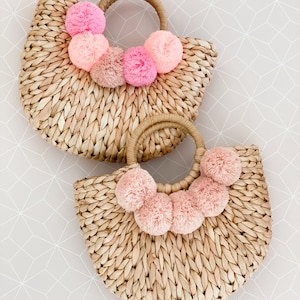 Pom Pom Purse Women Straw Purse Pink Beach Travel Vacation Bag Women Birthday Gifts for Her Beach Bag Purse Tote Bridesmaid Gift (EB3354)