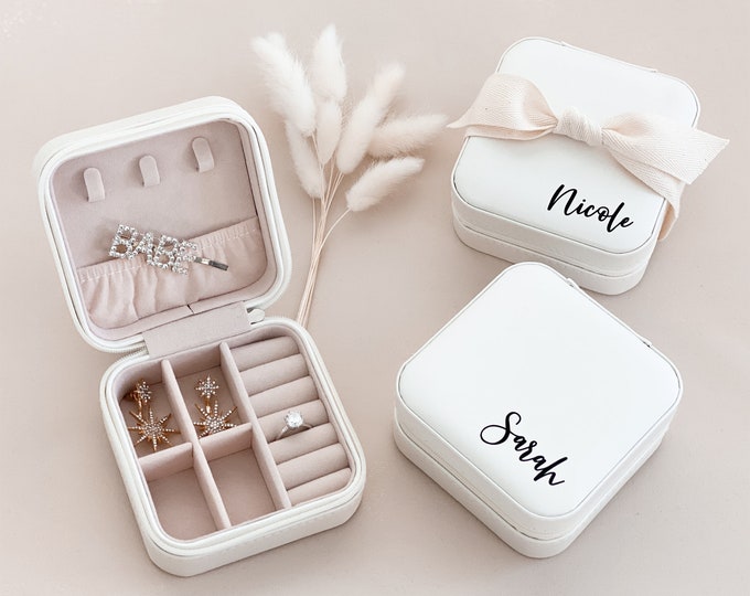 Personalized Jewelry Boxes Bridesmaid Jewelry Box Bridesmaid Gift Maid of Honor Personalized Gift for Women Travel Jewelry Case (EB3465P)