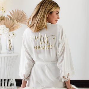 Bride Robe Personalized Bride Robe Cotton Mrs Robe Mrs Gifts Bridal Shower Gift for Bride Getting Ready Robe EB3184MRS imagem 3