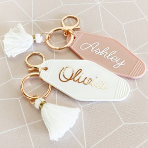 Personalized Keychain Retro Motel Keychain Gifts for Women Bridesmaid Keychain Bridesmaid Gift Ideas Personalized Gifts for Her (EB3475P)