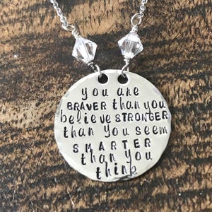 Geben Sie nie auf Halskette Hope Halskette Graduierung Geschenk Geschenk für Freunde Sie sind mutiger, als Sie glauben Geschenk für ihr Jubiläumsgeschenk