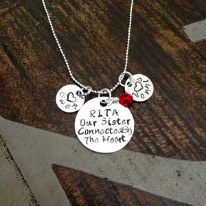 Schwester Halskette Hand gestempelt Schwester Schmuck personalisierte Halskette handgestempelt Halskette Geschenk für Schwester Schwester Zitat Schmuck benutzerdefinierte Halskette