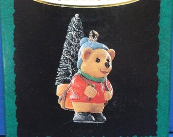 Hallmark 2016 Crayola "Beary Colorful Friends" Christmas Ornament – Toddler Themed