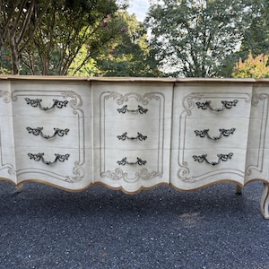 John Widdicomb French Provincial Louis XV style serpentine triple dresser c. 1950s