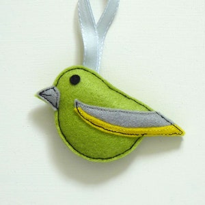 Greenfinch garden bird felt hanging decoration image 2