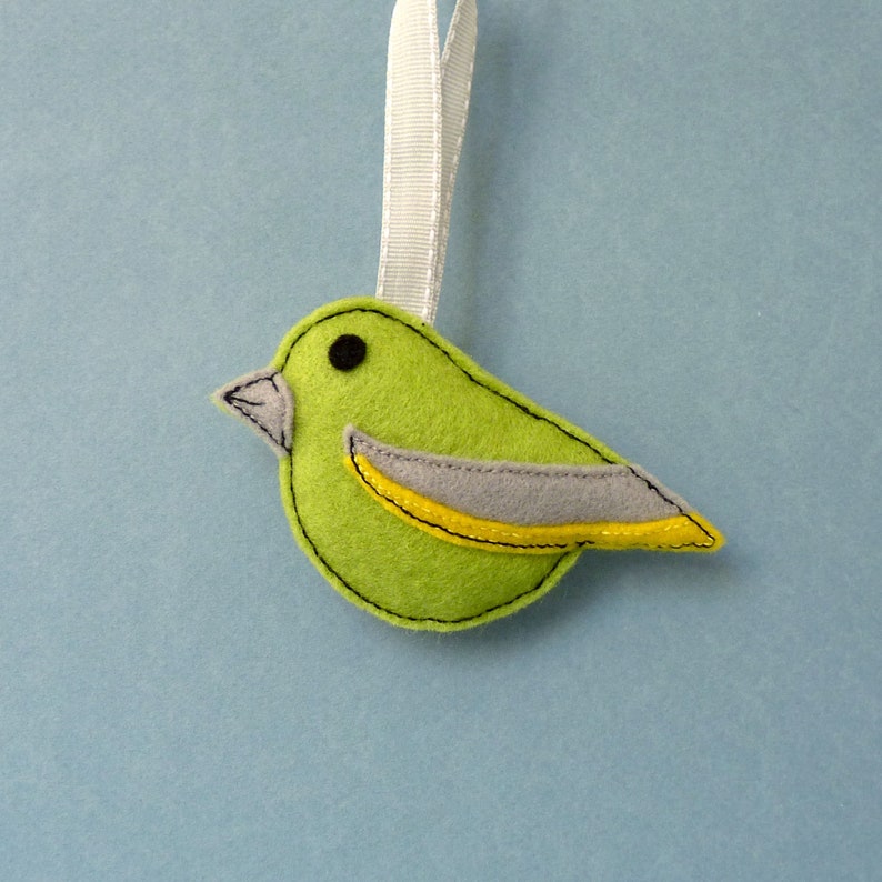 Greenfinch garden bird felt hanging decoration image 1