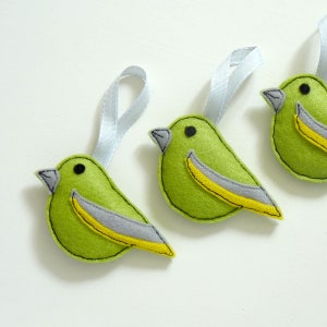 Greenfinch garden bird felt hanging decoration image 6