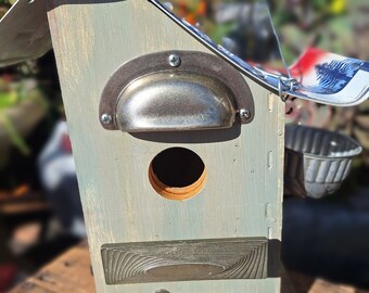 SceNIc BirDHouSE