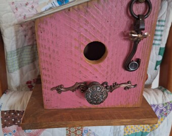 PreTTy in PinK BirDHouSE