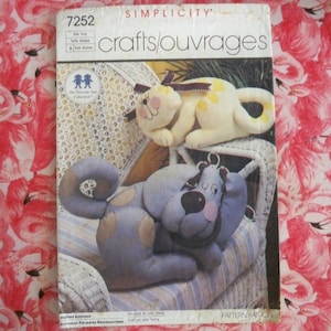 Simplicity 7252 Sewing pattern Cat and Dog Stuffed Animals the Vanessa-Ann Collection