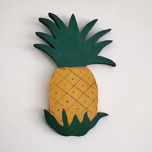 Angustiado rústico cortado a mano y pintado a mano piña tropical decoración de la pared decoraciones del porche delantero decoración de verano