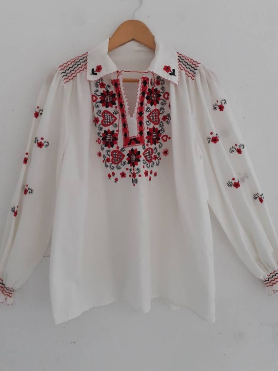 Vintage embroidered folk Blouse
