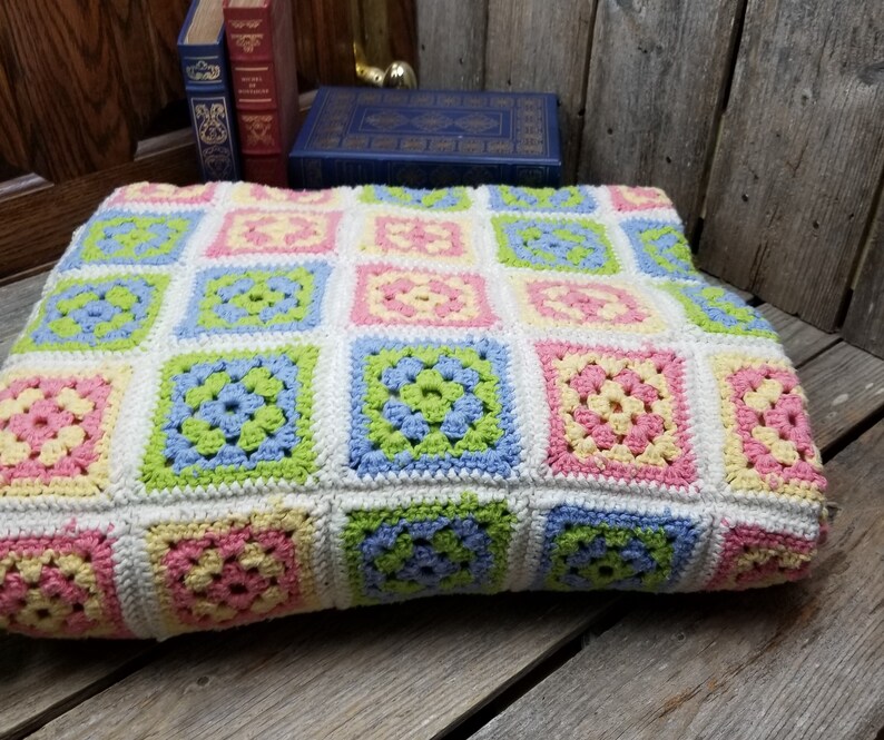 Beautiful Vintage Hand Crocheted Granny Square Throw Blanket image 4