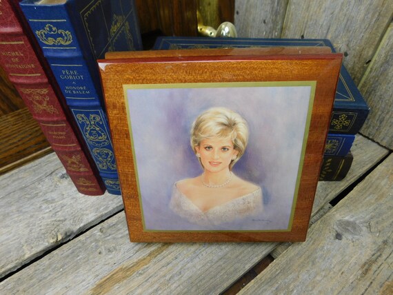 Vintage Ercolano Commemorative Music Box - Princes