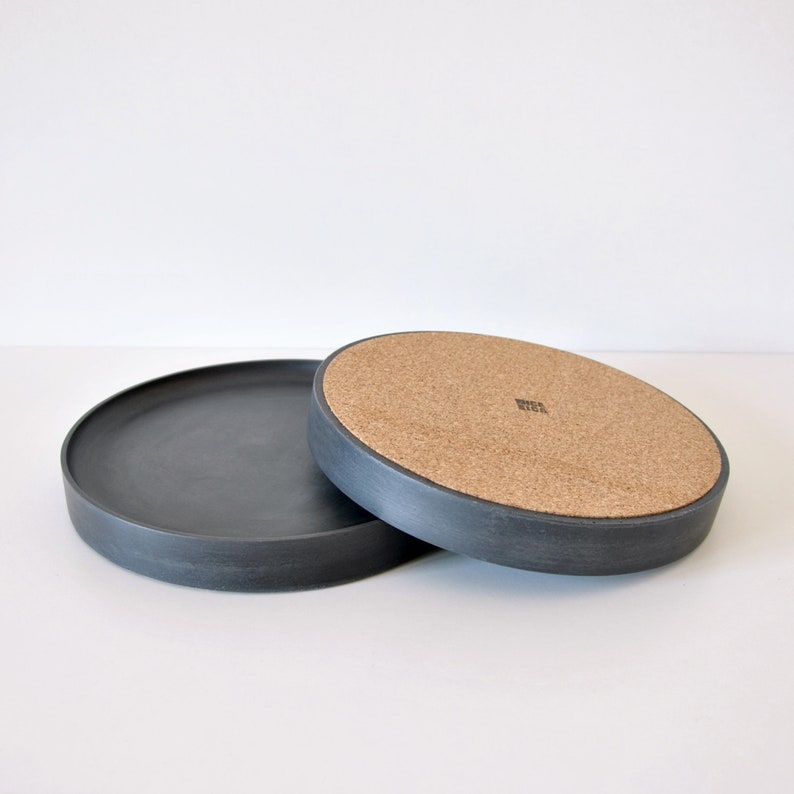 Round Concrete Tray 20 cm, Auxiliary Tray, Empty pockets, Trinket tray, Minimal Tray, Modern display tray, Centerpiece Tray image 6