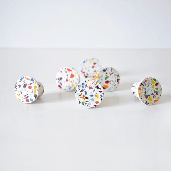 Terrazzo knob Recycled Glass, Unique Kitchen Cabinet knob and pull Ø 3cm (PRICE PER UNIT)