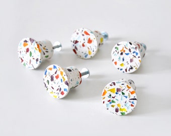 Terrazzo knob Multicolor Recycled Glass terrazzo Pulls, kitchen cabinet knobs, Nightstand knobs Handmade, Round Bedroom handles, Bathroom