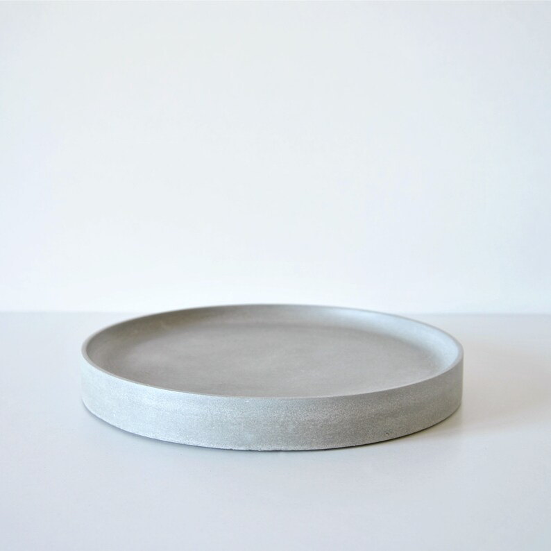 Round Concrete Tray 20 cm, Auxiliary Tray, Empty pockets, Trinket tray, Minimal Tray, Modern display tray, Centerpiece Tray image 8