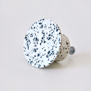 Handmade Terrazzo knob Ø 5 cm (2"), Round cabinet knob, Black & White knob, Natural Terrazzo Drawer pull, Wardrobe handle, Nightstand knob