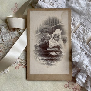 Antique photo, cute siblings, CDV photo, c1900s photo, Victorian children, antique portrait, Victorian fashion    (cdv/so8)