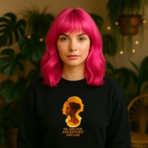 We Are Our Ancestors' Dream Sweatshirt – Empowerment Design für Black Queens – Unisex Pullover – Baumwollmix Geschenk