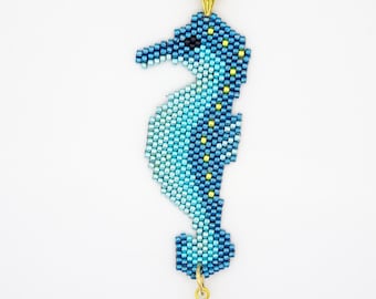 Tutorial Seahorse Pendant Pattern to make a Sea Horse in Peyote stitch. Easy Instructions. Original Design by  Butterfly Bead Kits