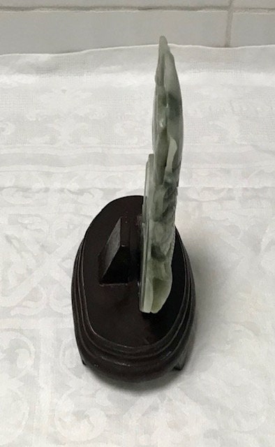 木製の台座が付いた美しい古い翡翠の魚の像 - Etsy 日本