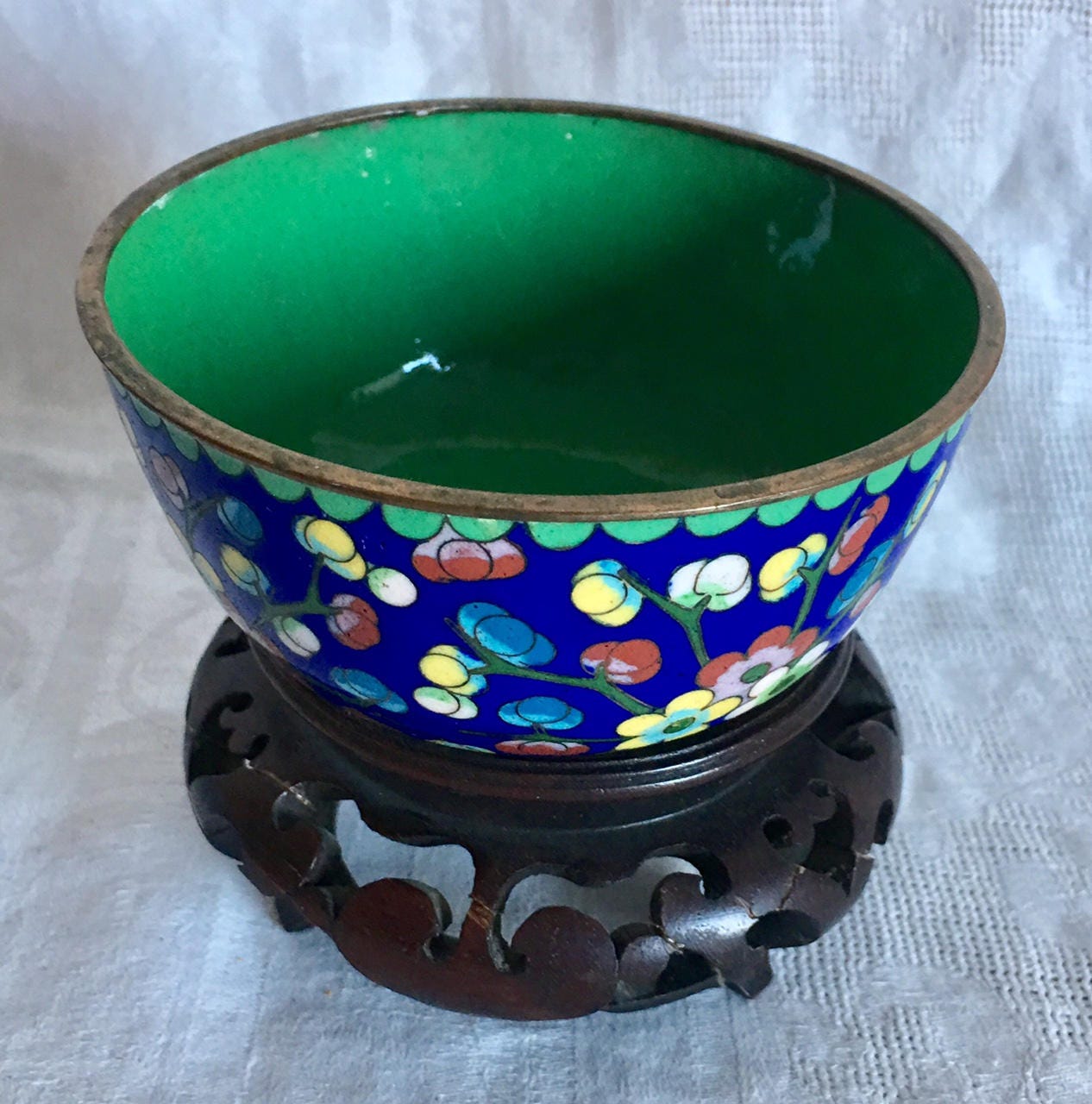 中国　七宝　茶碗　アンティーク　工芸品 ヴィンテージ中国七宝焼き 辰砂 花柄 茶碗 エナメルに刻印された中国製