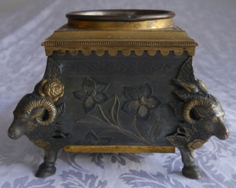 Antike handgearbeitete Bronze Ram Box