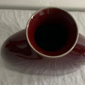 Jarrón plano chino vintage grande de porcelana roja Sang de Boeuf Oxblood