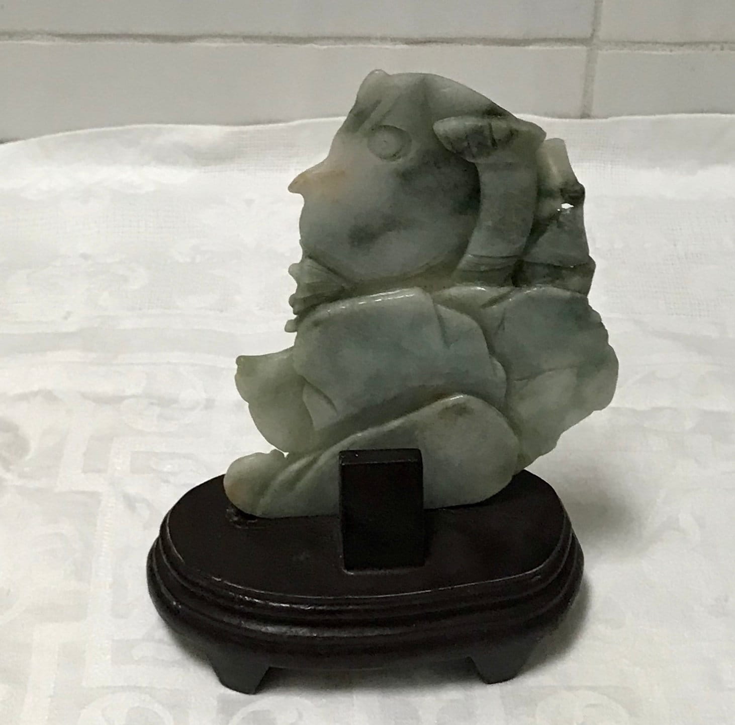 木製の台座が付いた美しい古い翡翠の魚の像 - Etsy 日本