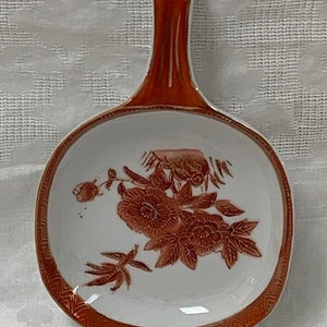 Japanese Hichozan Shinpo style porcelain small plate with handle