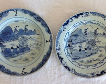 18e eeuw Chinese blauw en wit export porselein zijplaat versierde tuin scène en geometrische grenzen