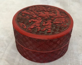 Beautiful Antique Chinese Red Cinnabar Round Shape Box Figure Figurine