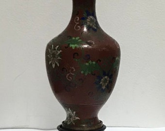 Schöne antike chinesische Cloisonne Vase Bronze Messing Kupfer Emaille Rote Vase mit Hartholzständer