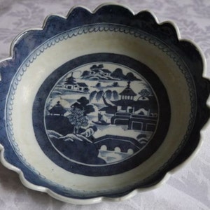 Qing Dynasty - 18th century Antique Chinese  Blue & White Porcelain Bowl