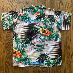 1950s Rayon Scenic Outrigger And Hibiscus Print Hawaiian / Aloha Shirt By Pali Medium image 2