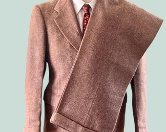 1930-tals skräddarsydd kostym i Harris Tweed med bälte i ljungfärgad baksida från Shanghai
