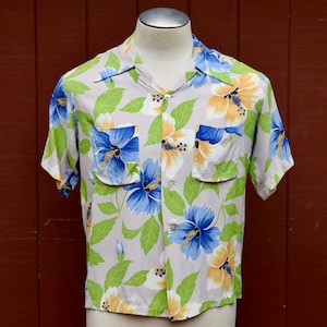1940s /1950s Cold Rayon Hibiscus Print Hawaiian / Aloha Shirt Holiday Sportswear  M