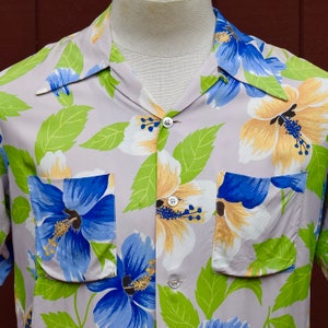 1940s /1950s Cold Rayon Hibiscus Print Hawaiian / Aloha Shirt Holiday Sportswear M image 2