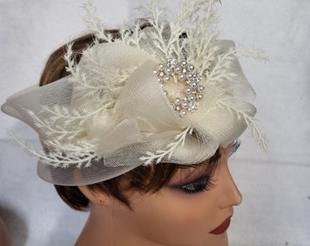 creme farbener Fascinator