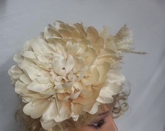 Off white fascinator