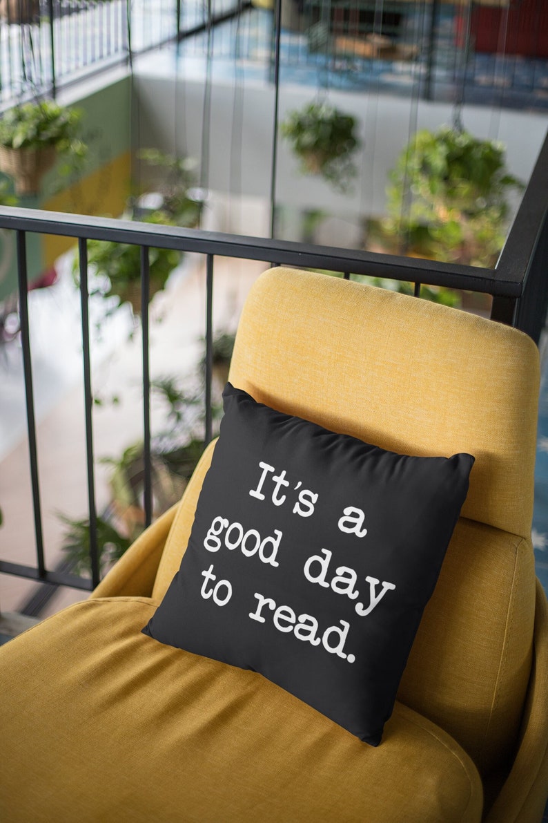 It's a Good Day To Read Pillow, Reading Tutor, Book Quotes Decor, Librarian Gifts, Classroom Reading Deco, Book Lover Gifts, Reading Teacher image 1