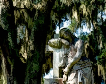 Bonaventure Cemetery / Statue / Grave Marker / Savannah / Georgia