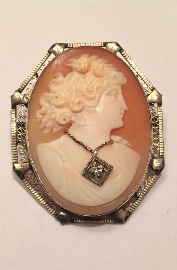 Antique 14 kt wg cameo en habille with diamond. - image 1