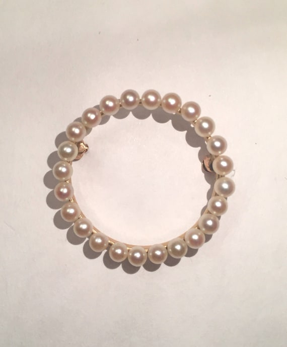 Classic Vintage Pearl Circle Pin