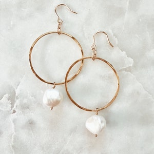 Hanging Pearl Hoop Earrings made with Freshwater Pearl and 14/20 Gold Fill